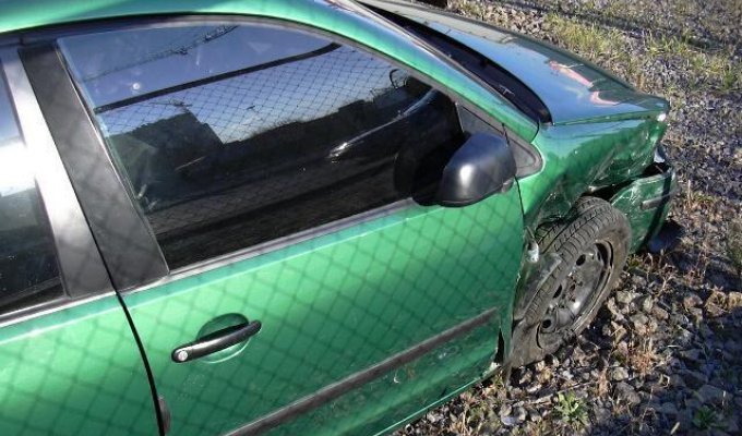 Аварийный VW Polo... не стоит "выпячивать" передок авто на перекрестках