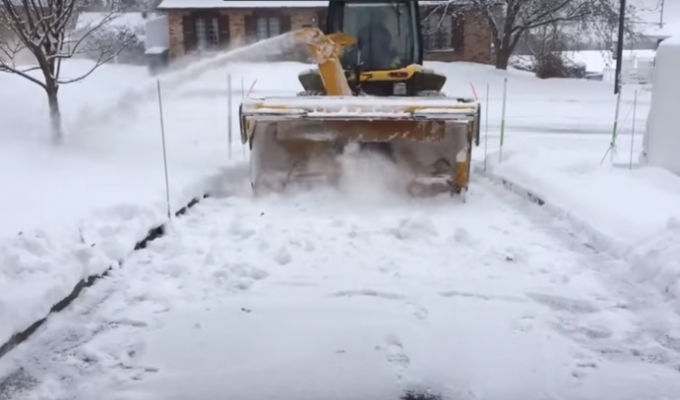 Как в Канаде чистят снег легко и быстро (3 фото + 1 видео)