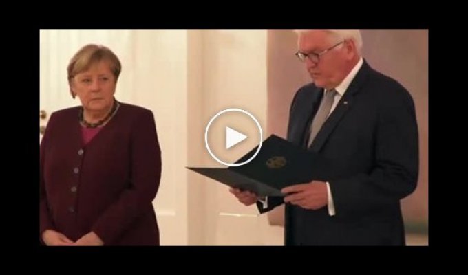 После 16 лет Меркель перестала быть канцлером