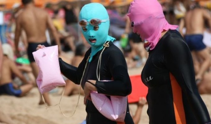 Маски-купальники «Face-kinis» в Китае (9 фото)