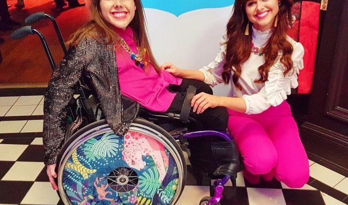 Красочные инвалидные коляски от двух сестер из Ирландии (20 фото)