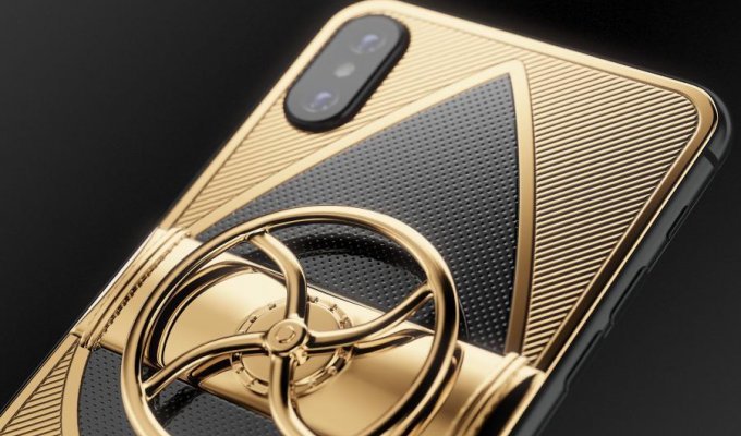 Ко дню нефтяника поступил в продажу золотой iPhone X за 289 тысяч (6 фото)