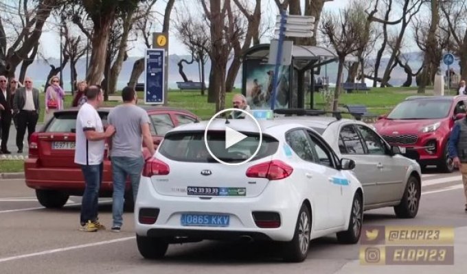 Два испанца устроили комичную дорожную стычку и попали на видео