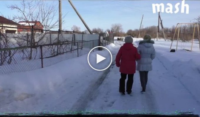 Пенсионер умер от инфаркта, когда к нему пришли отключать электричество за долг в 300 рублей