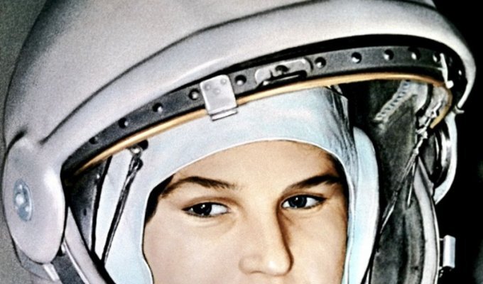 Первая женщина в космосе (2 фото)
