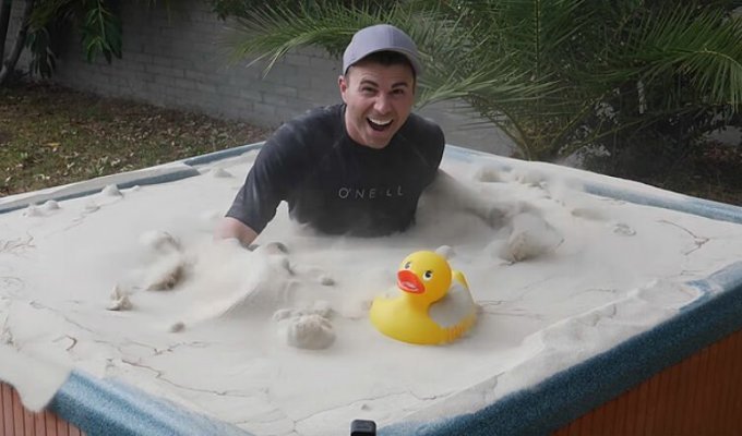 Бывший инженер НАСА сделал джакузи, где превратил песок в жидкость (5 фото + 1 видео)