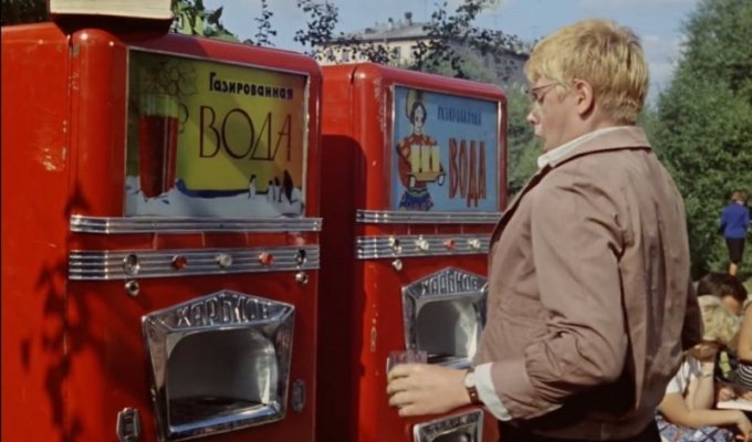 Автоматические удовлетворители: как придумали торговые автоматы в СССР (15 фото)