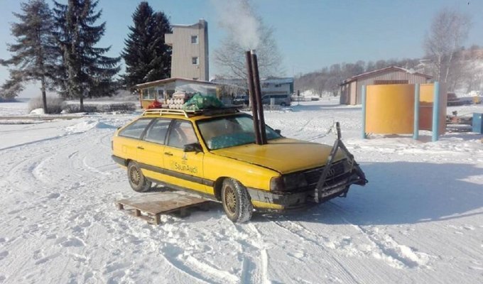 Горячие эстонские парни устроили в машине сауну (15 фото + 1 видео)