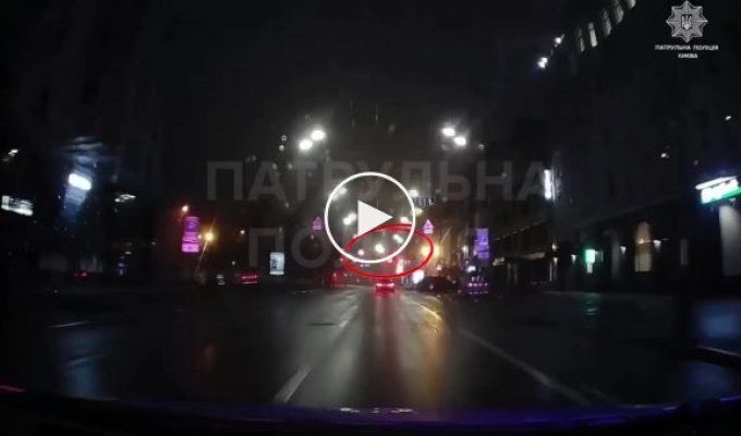 Водитель BMW проехал на красный при патрульных и пытался от них скрыться