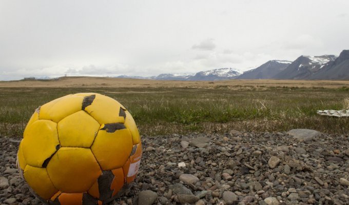 Забытые футбольные мячи со всего мира (26 фото)