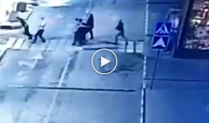В Москве мужчина превратил массовую драку в боулинг