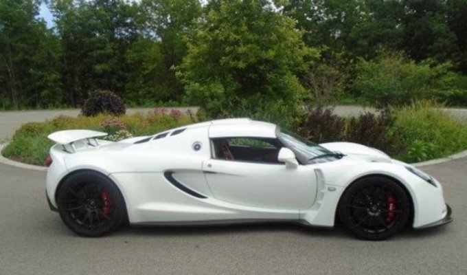 Hennessey Venom GT — один из самых быстрых автомобилей в мире продают в США (12 фото)