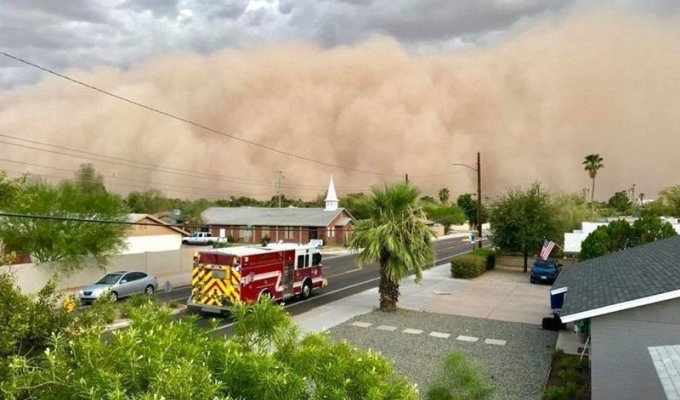 Апокалипсис из пыльной бури опять пришёл в Аризону, и на этот раз люди запаслись камерами (11 фото + 1 видео)