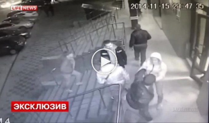Убийцу, зарезавшего мужчину в центре Воронежа, ищут по видео