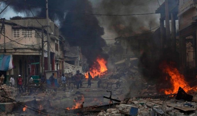 Землетрясение на Гаити - пять дней спустя (17 фото)