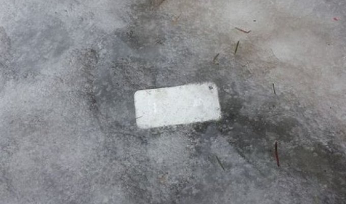 Замерзший iPhone (4 фото)