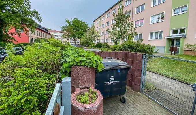Как в Германии прячут мусорки (6 фото)