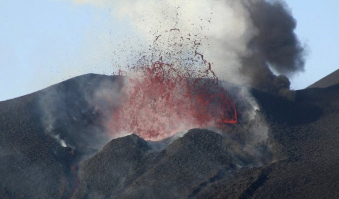Извержения вулканов в 2014 году (34 фото)