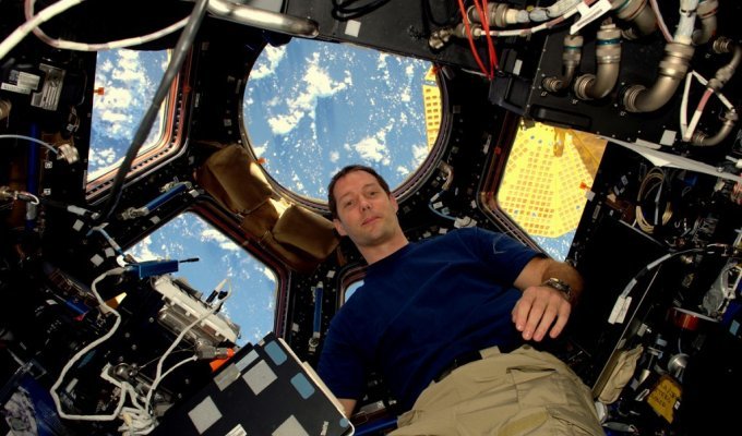 Французский астронавт после шести месяцев на МКС вернулся с фантастическими снимками из космоса (19 фото)