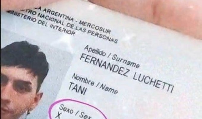 Сын президента Аргентины Альберто Фернандеса - Эстанислао - сменил имя на Тани и отменил пол (4 фото)