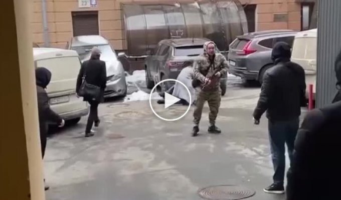 Стрельба из автомата в центре Киева, ранен мужчина (мат)