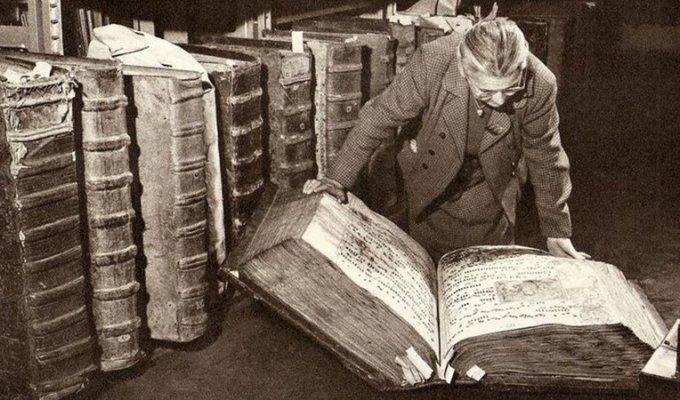 10 известных книг, которые на самом деле оказались фальшивкой (11 фото)
