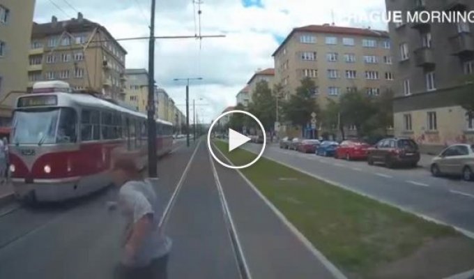 Подборка видео с регистраторов пражских трамваев