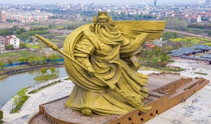 Ошеломляющую цену заплатят в Китае за снос гигантского памятника (3 фото)