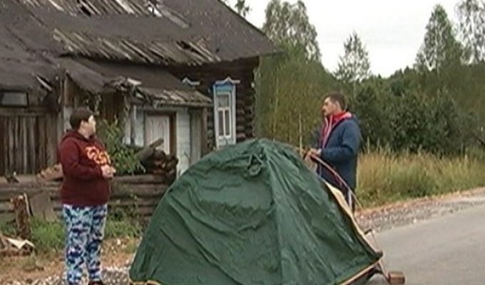 В Нижегородской области строители проложили дорогу через жилой дом в отсутствие хозяев (2 фото + 1 видео)
