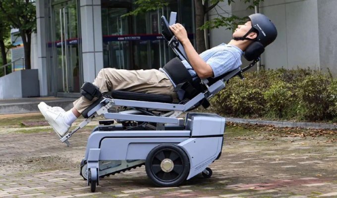 В Южной Корее создали инвалидное кресло-трансформер (3 фото + 1 видео)