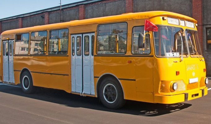 "Луноход" - история создания автобуса ЛиАЗ-677 (22 фото)
