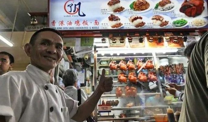Заслужил: уличный повар из Сингапура Чан Хон Мен получил звезду Мишлен (4 фото)