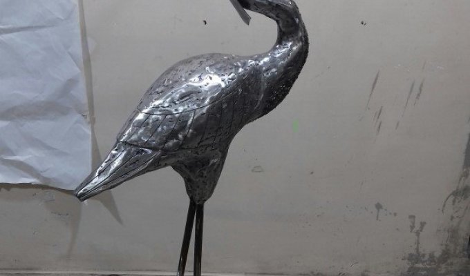 Скульптура приозерной цапли из метала (4 фото)