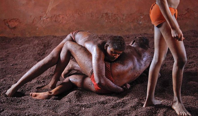 Кушти – древнее индийское искусство борьбы (16 фото)