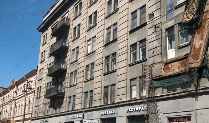 В Санкт-Петербурге по принципу "домино" обрушилось 4 балкона (4 фото + видео)