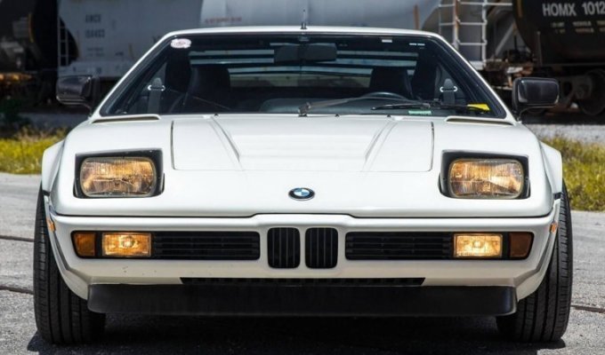 Спорткар BMW M1 1981 года на продажу (25 фото + 1 видео)