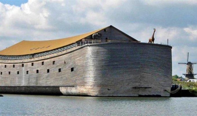 Нидерландский плотник построил Ноев ковчег в натуральную величину и теперь хочет плыть в Израиль (13 фото + 1 видео)
