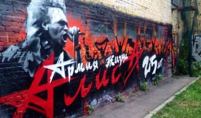 В Москве закрасили граффити с Константином Кинчевым и группой «Алиса» (2 фото)