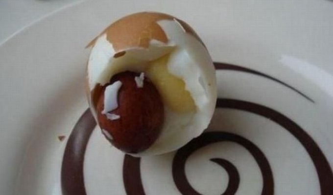 Странное яйцо (2 фото)