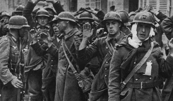 Почему Гитлер так легко оккупировал на тот момент могучую Францию (18 фото)