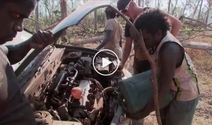 Австралийские аборигены вернули к жизни автомобиль со свалки 
