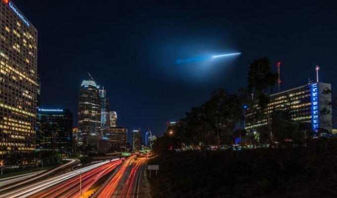 Ракету ВВС США в небе над Калифорнией приняли за НЛО (7 фото + 2 видео)