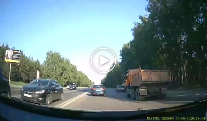 В Воронеже водитель сбил семью с ребенком и сбежал