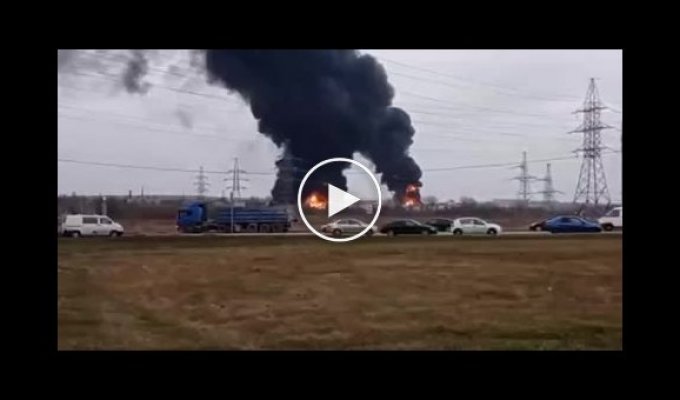 Еще кадры пожара на нефтебазе в Белгороде