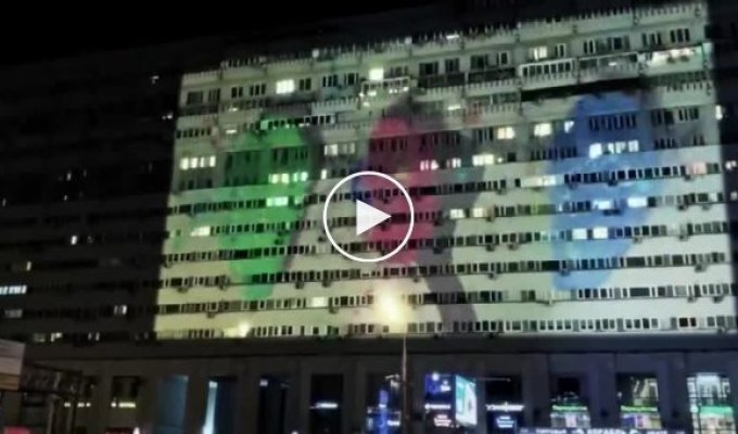 Ночью в Москве появилась самая большая видеопроекция от партии РПСС