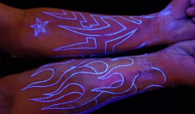 Светящиеся татуировки (7 фото)