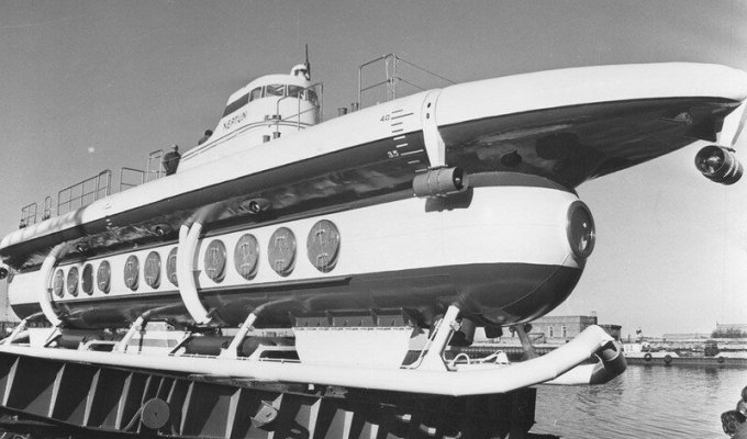Первая советская туристическая подводная лодка (10 фото + 1 видео)