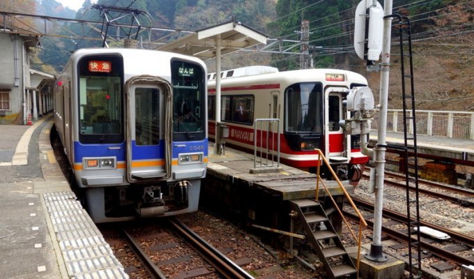 Поезда и железная дорога в Японии (43 фото)