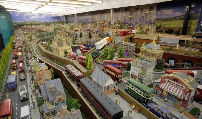 Пенсионер создал невероятную модель железной дороги за 250 тысяч фунтов стерлингов (12 фото)