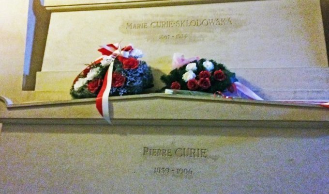 Почему останки Марии Кюри лежат в свинцовом гробу, а ее вещи нельзя трогать 1500 лет (10 фото)